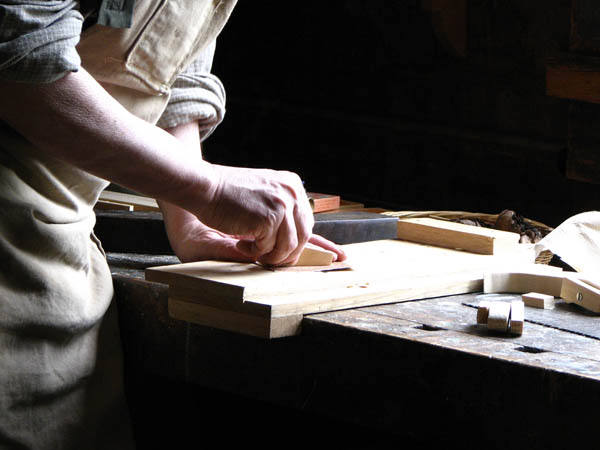 Nacemos de la influencia y formación  heredada en el sector de la <strong>carpintería de madera y ebanistería  en Nogais (As).</strong>